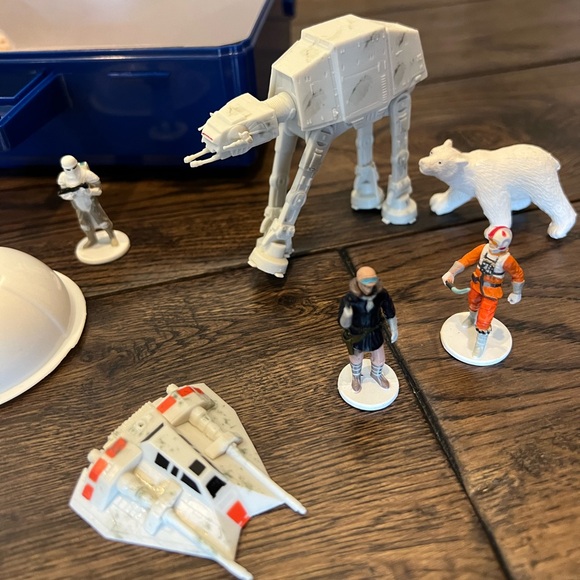 Disney Parks Hoth Kinetic Sand Playset - Picture 4 of 6